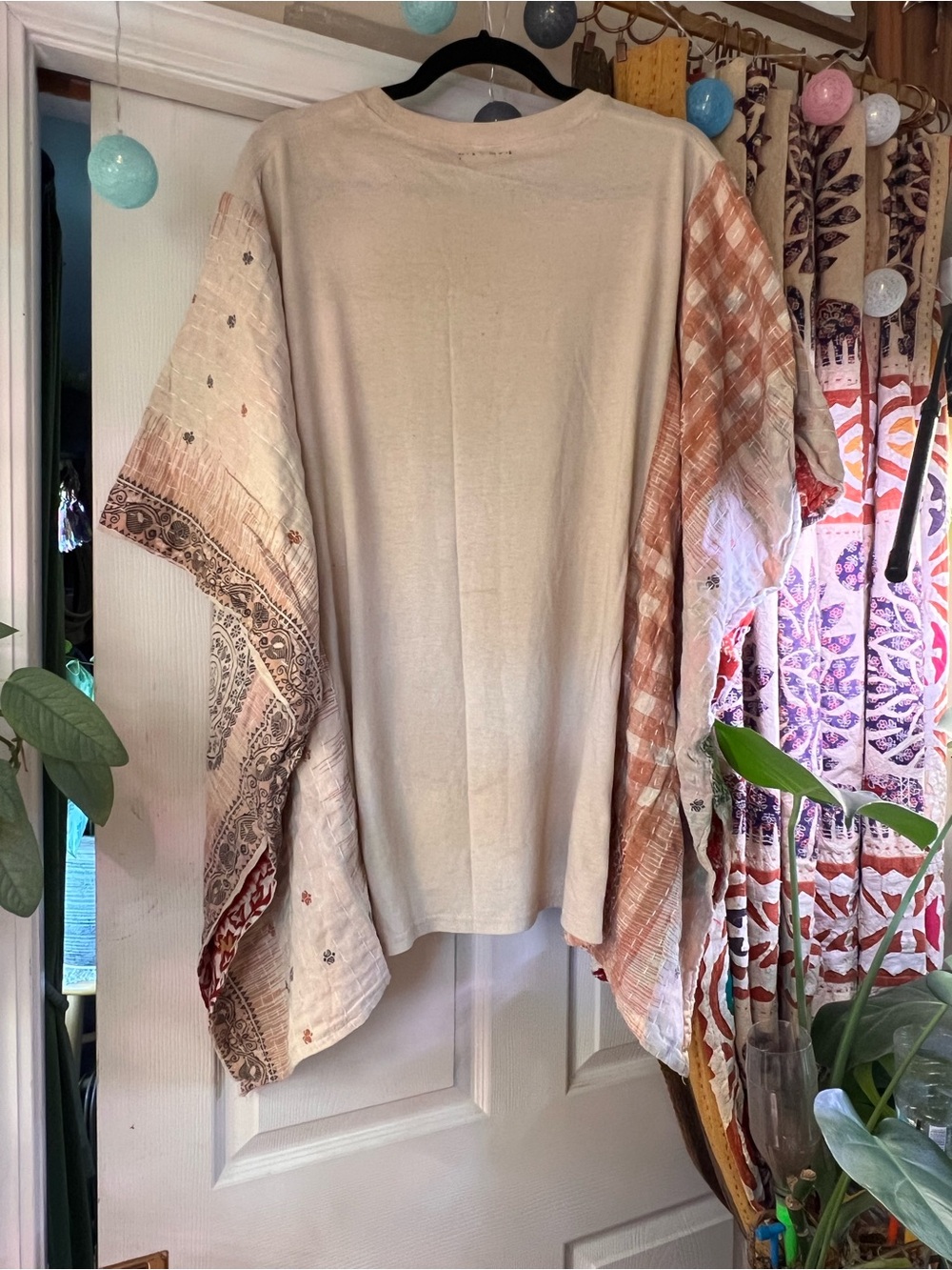 Upcycled vintage Sun and Moon tee with Kantha - Picture 3 of 3